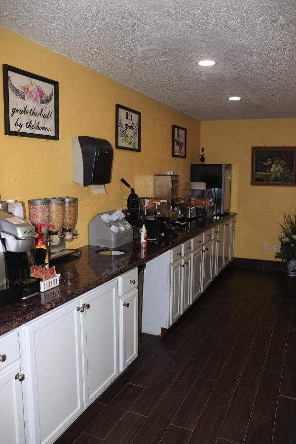 Chaparral Motel Hallettsville Екстер'єр фото