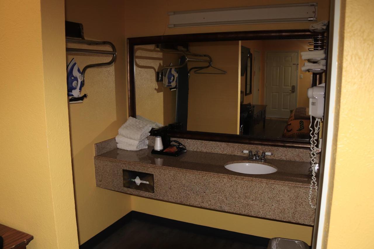 Chaparral Motel Hallettsville Екстер'єр фото