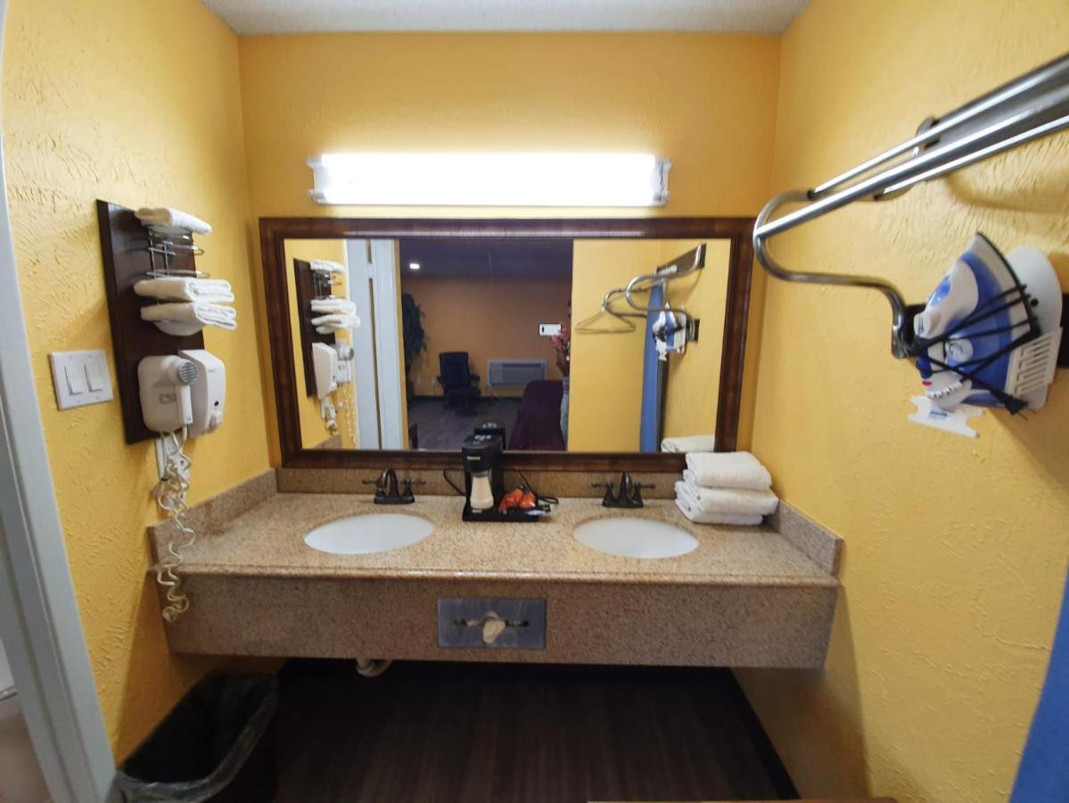 Chaparral Motel Hallettsville Екстер'єр фото